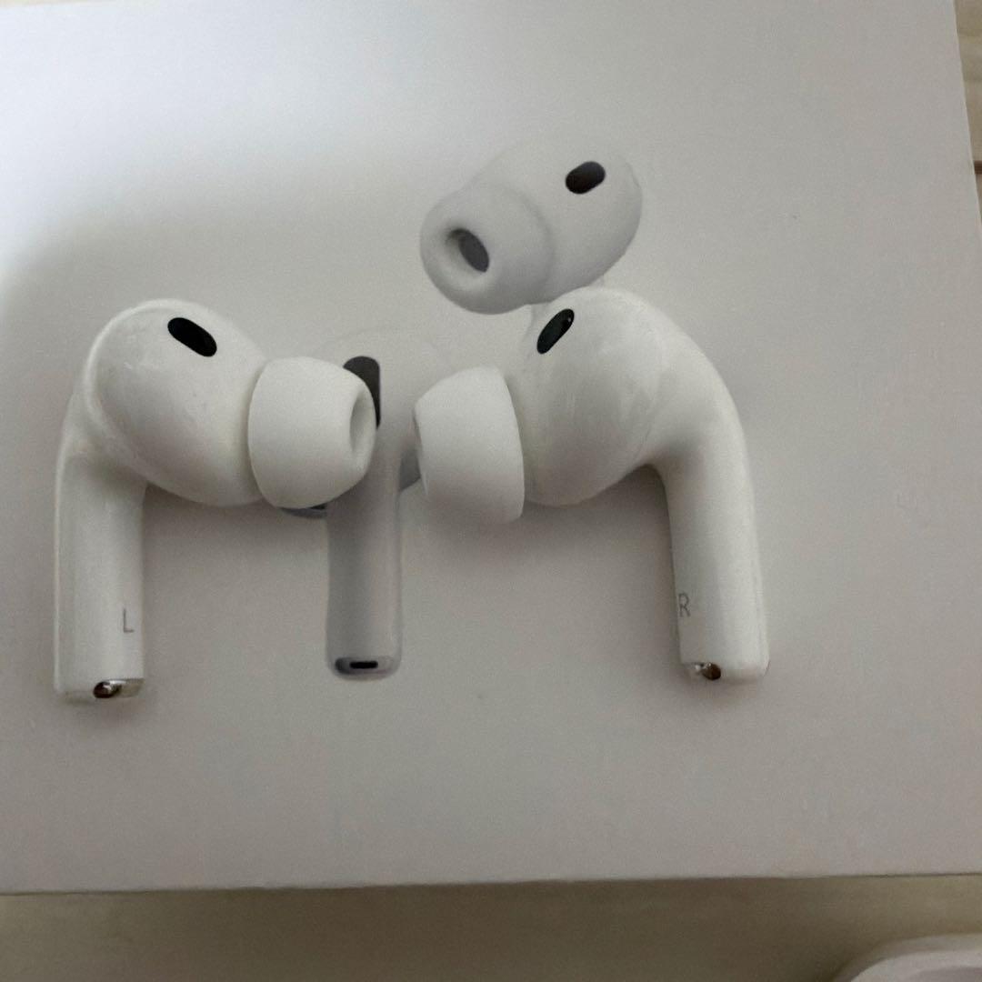 美品 Apple AirPods Pro3 ESRケース付き