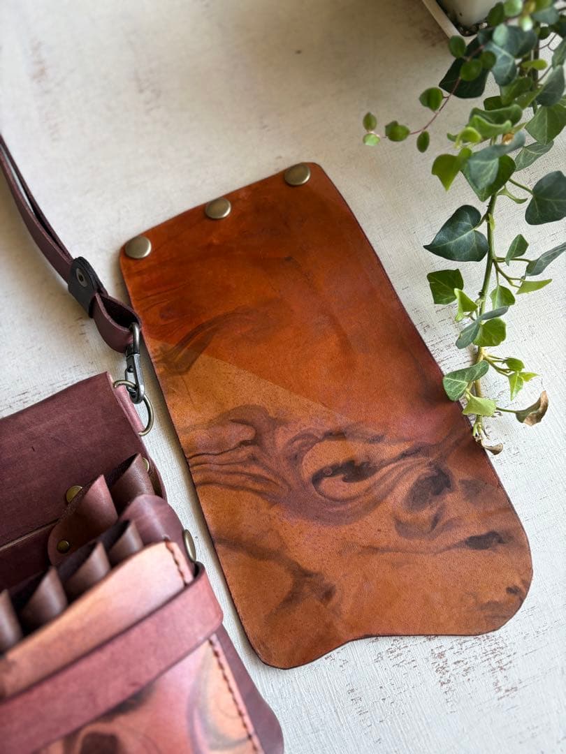 バンコ 手染めテラコッタマーブルの蓋付き大容量シザーケース