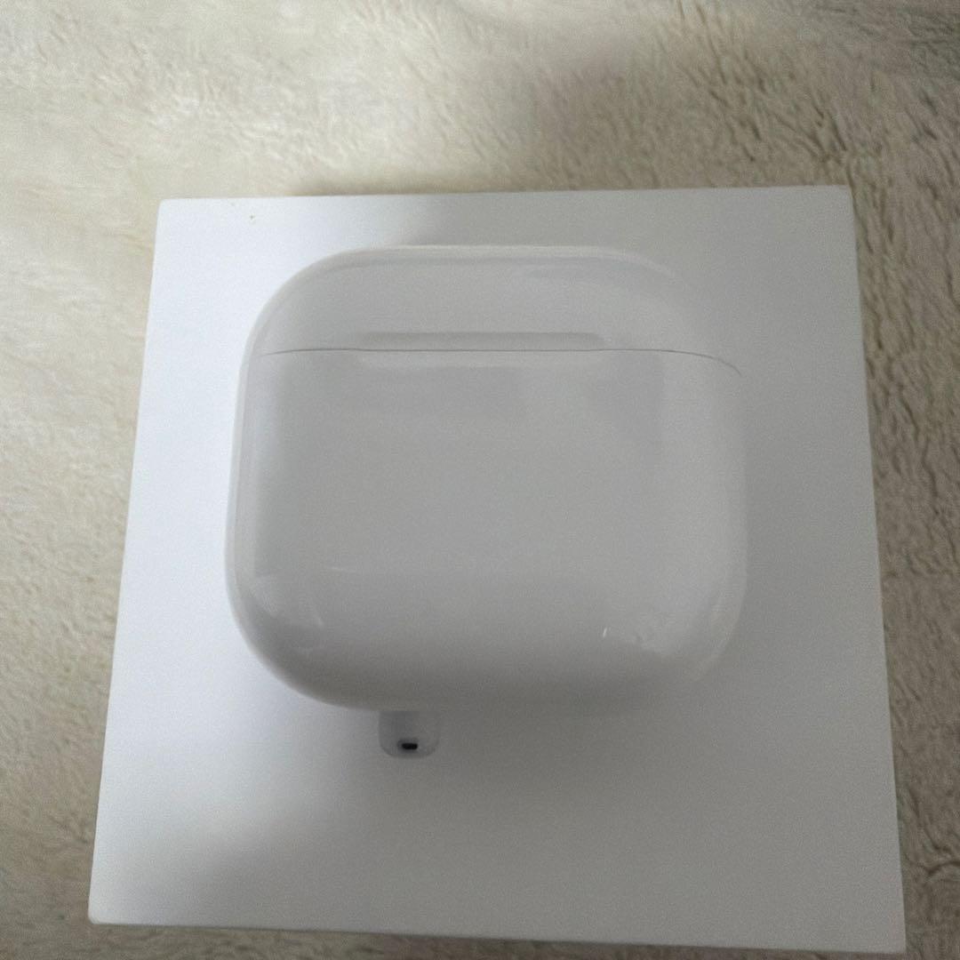 Apple AirPod 4 ホワイト