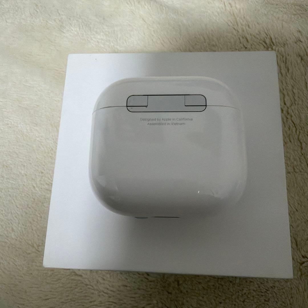 Apple AirPod 4 ホワイト