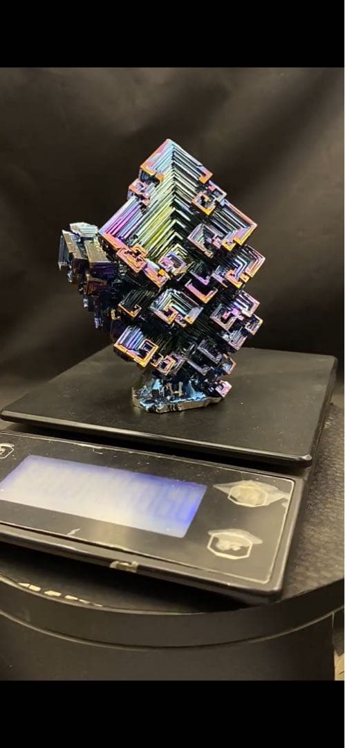 【ビスマス価格高騰！】神秘的なビスマス結晶 606g ケース付き