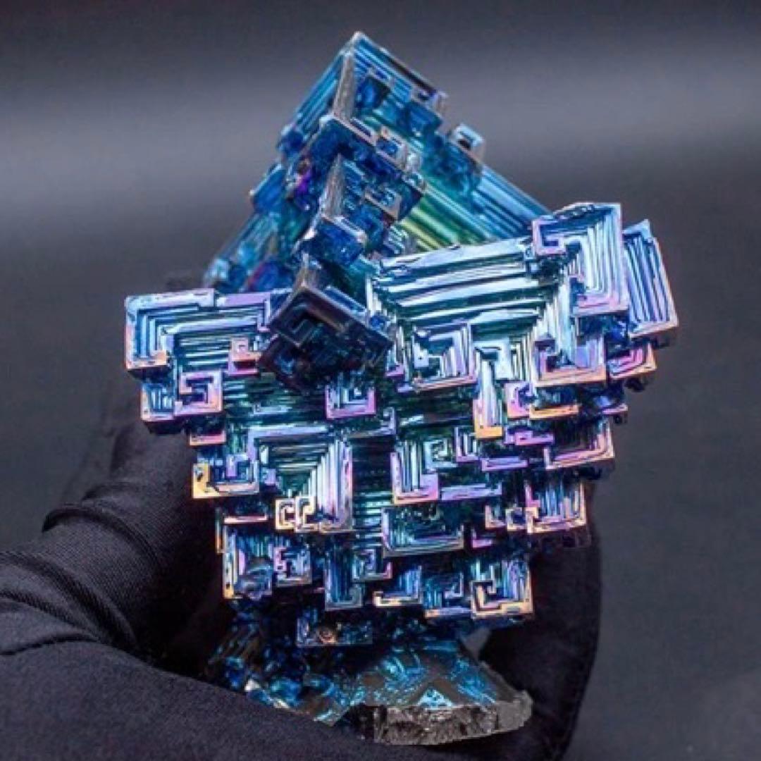 【ビスマス価格高騰！】神秘的なビスマス結晶 606g ケース付き