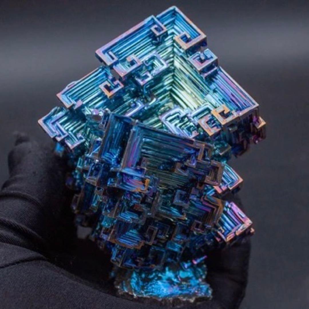 【ビスマス価格高騰！】神秘的なビスマス結晶 606g ケース付き