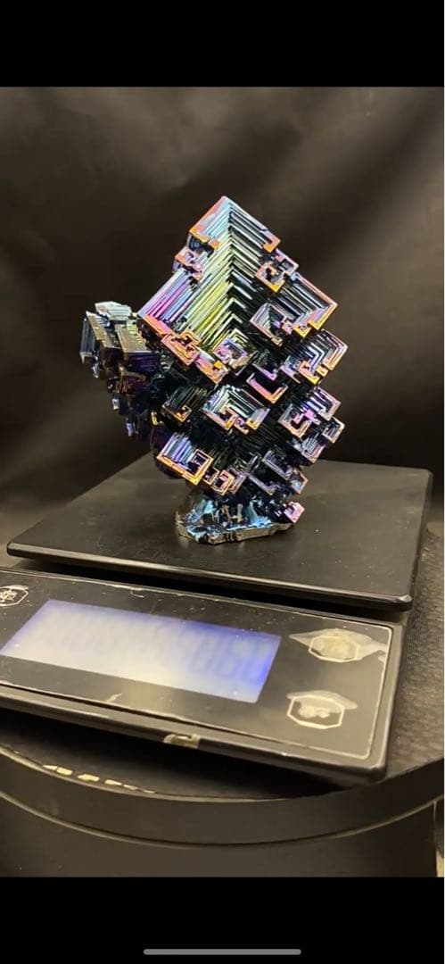 【ビスマス価格高騰！】神秘的なビスマス結晶 606g ケース付き