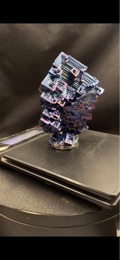 【ビスマス価格高騰！】神秘的なビスマス結晶 606g ケース付き