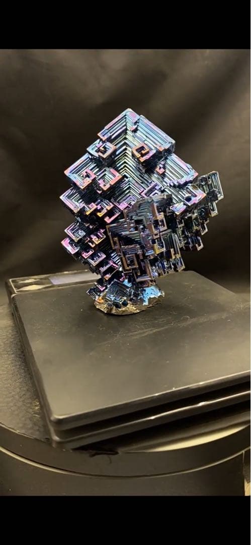 【ビスマス価格高騰！】神秘的なビスマス結晶 606g ケース付き