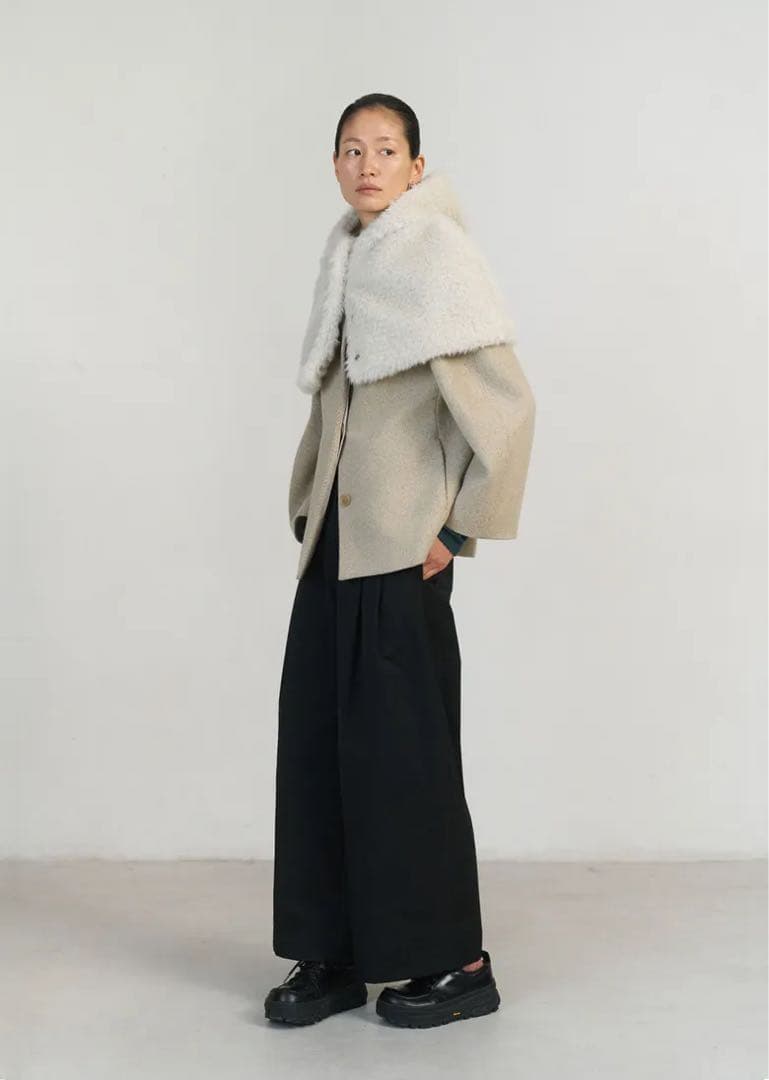 ジャケット・アウター AMOMENTO HAIRY HOODED CAPE