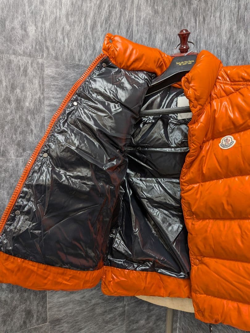MONCLER オレンジ ダウンベスト サイズ3