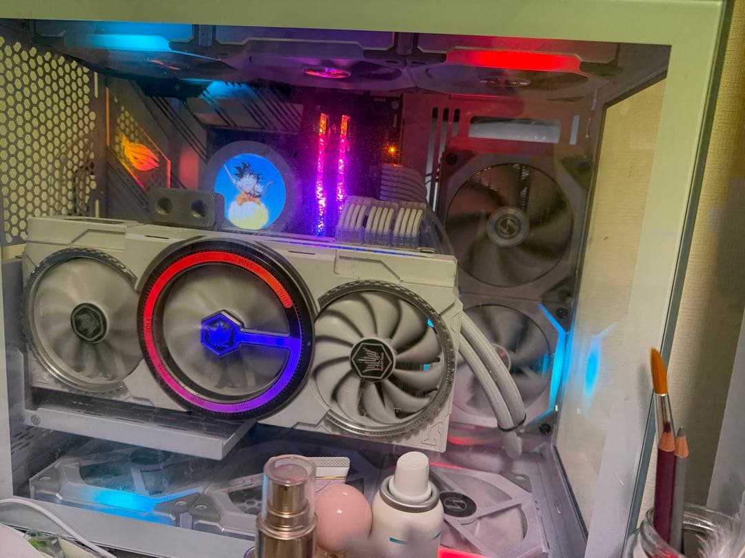 ホワイト ミドルタワー PCケース Lian li mini (VGA 無し)