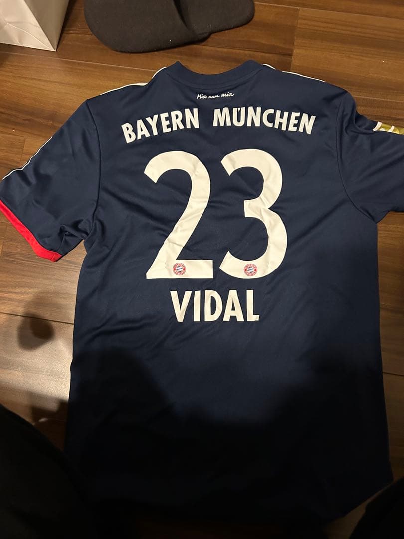 BAYERN バイエルンアルトゥーロビダル23番ユニフォーム Mサイズ