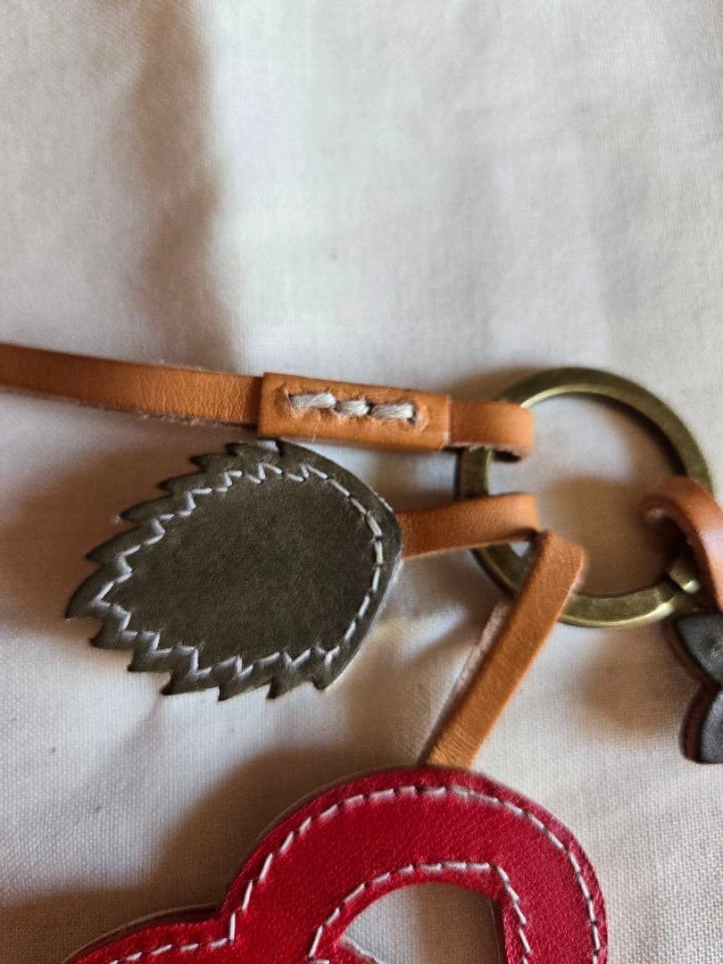 genten　ゲンテン　ワクワクチャーム　白ヘビ　【新品、未使用】