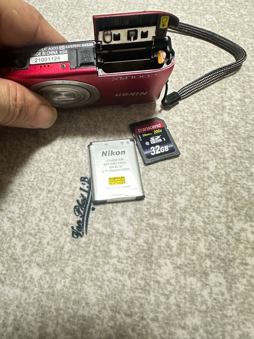 【極美品】NIKON COOLPIX A100 レッド 希少