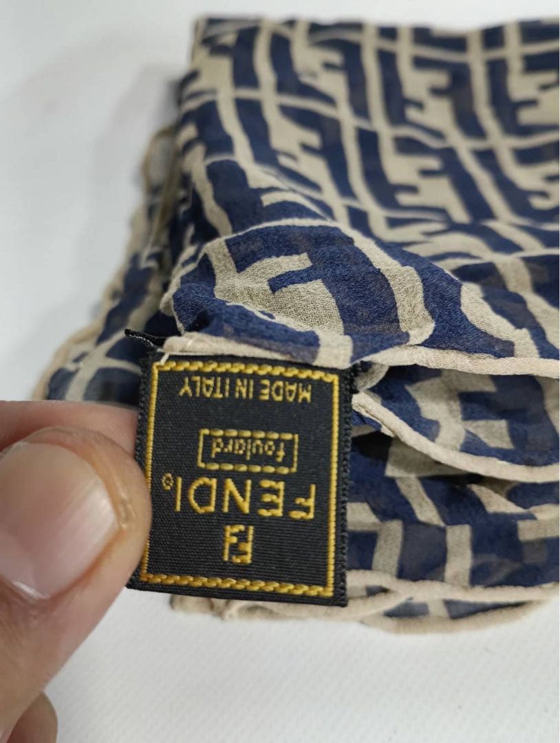 FENDIフェンディ伊FF69ズッカ柄ベージュ×紺シルクストールショールマフラー