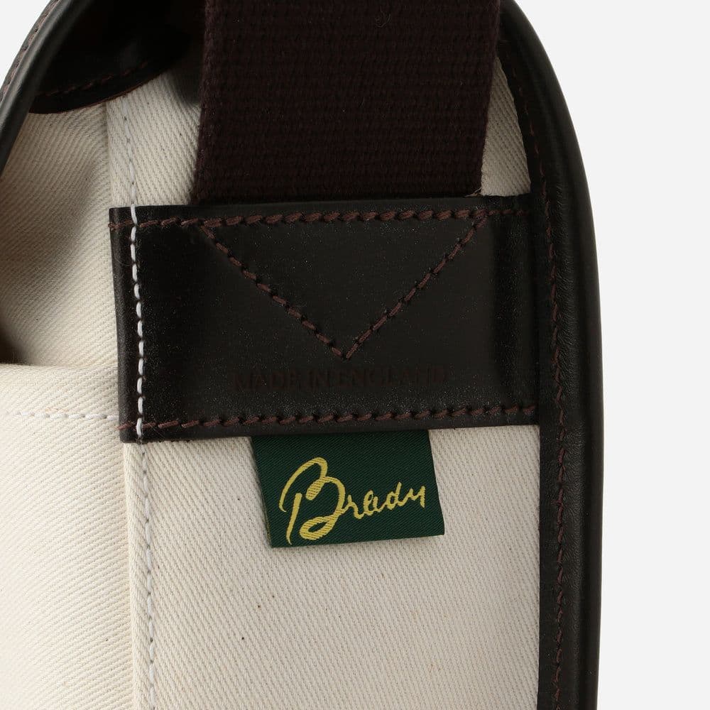 Brady ブレディ STOUR