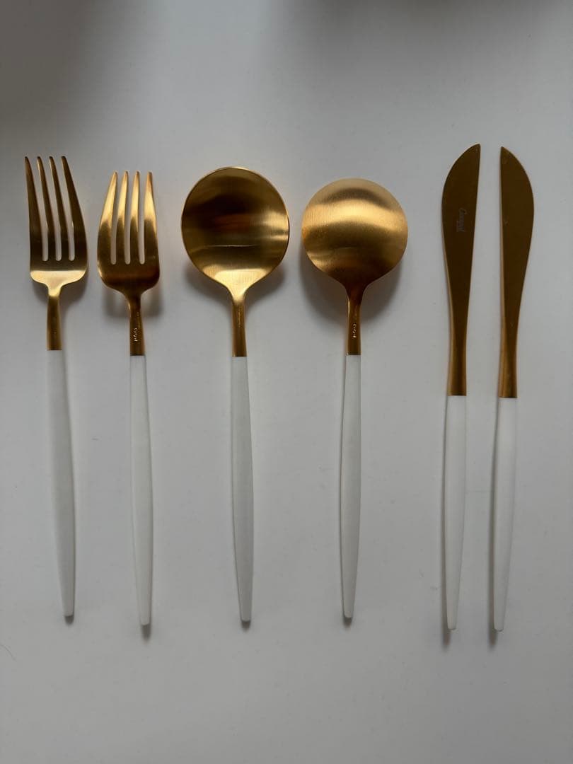 クチポール　Cutipol ホワイト×ゴールド