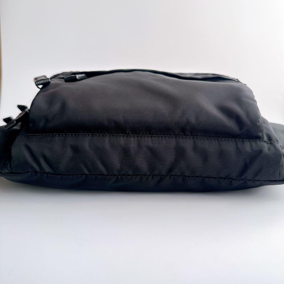 プラダ テスート モンターニャ トライアングル ウエスト ボディ ヒップ バッグ