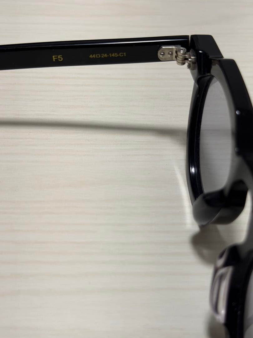 few. サングラス　BLK/GRY