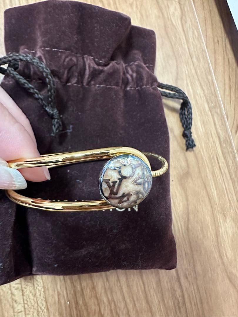 LOUIS VUITTON ゴールドバングル
