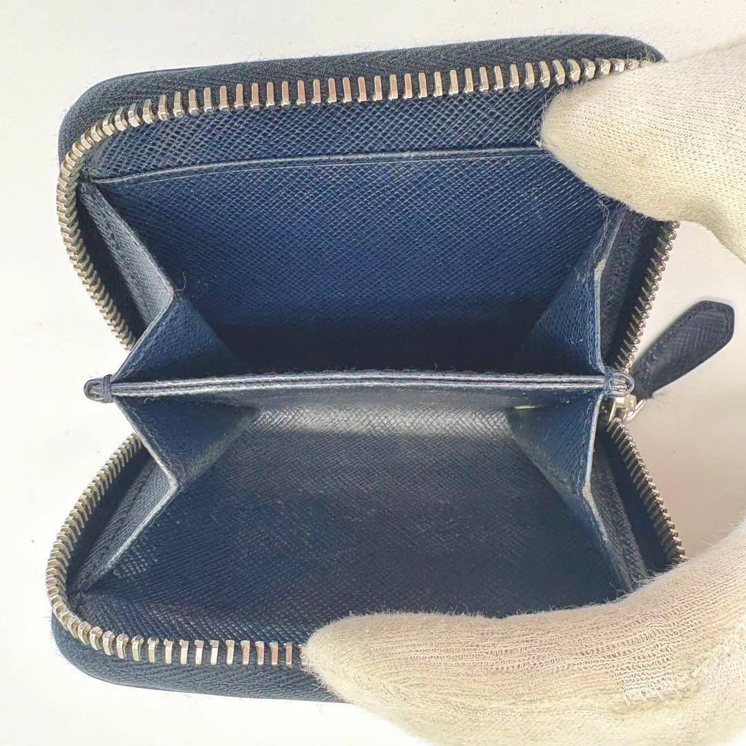 PRADA　ケース　三角ロゴ　ラウンドファスナー　ネイビー　サフィアーノ