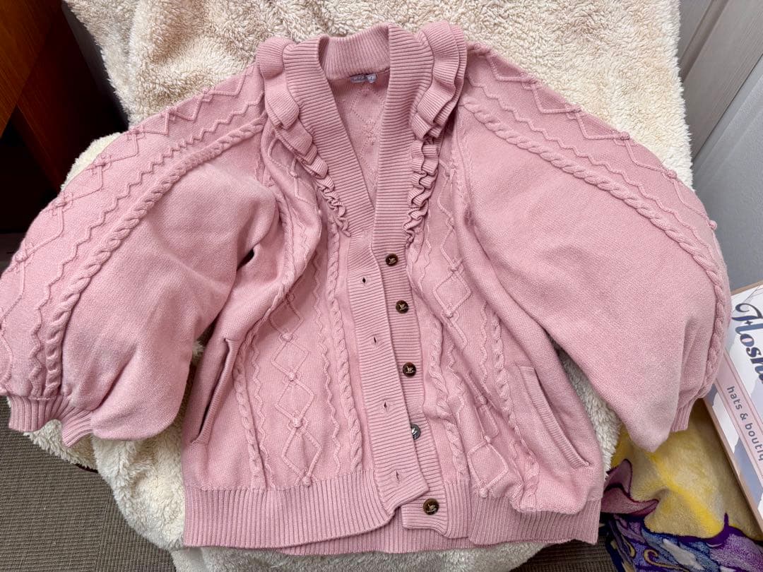 星箱Works 小鳥ボタンのフリルカーディガン　イチゴピンク