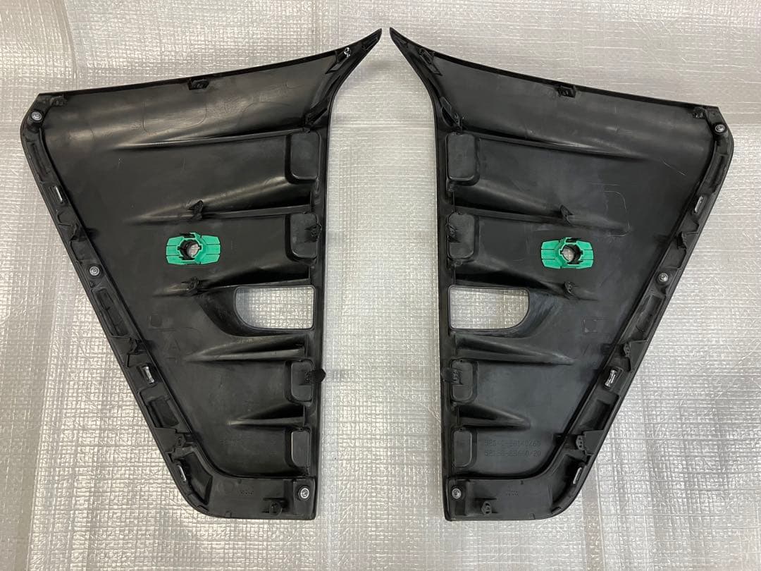 ♦︎トヨタ　ヴォクシー80後期フォグランプガバー★左右★ブラック★