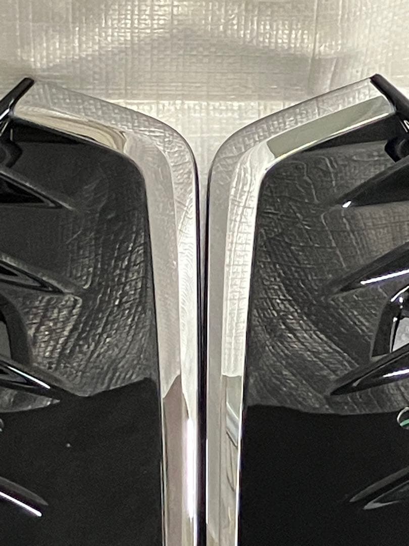 ♦︎トヨタ　ヴォクシー80後期フォグランプガバー★左右★ブラック★