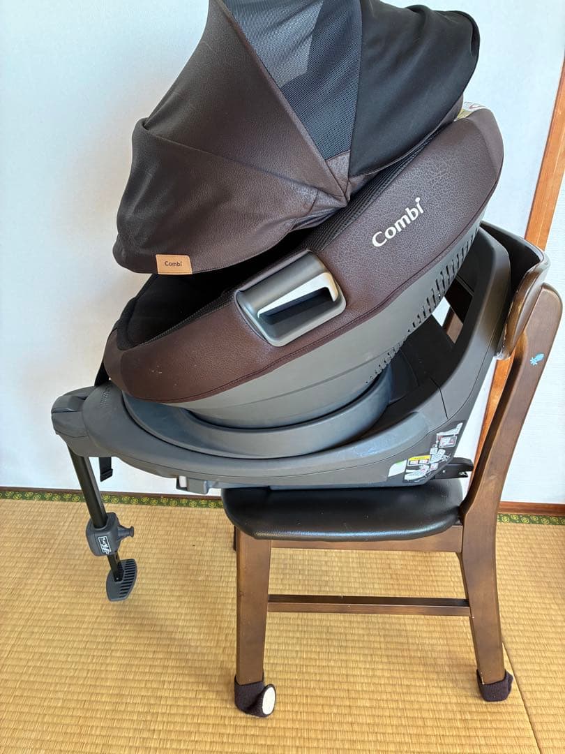 限定色　combi THE S plus チャイルドシート
