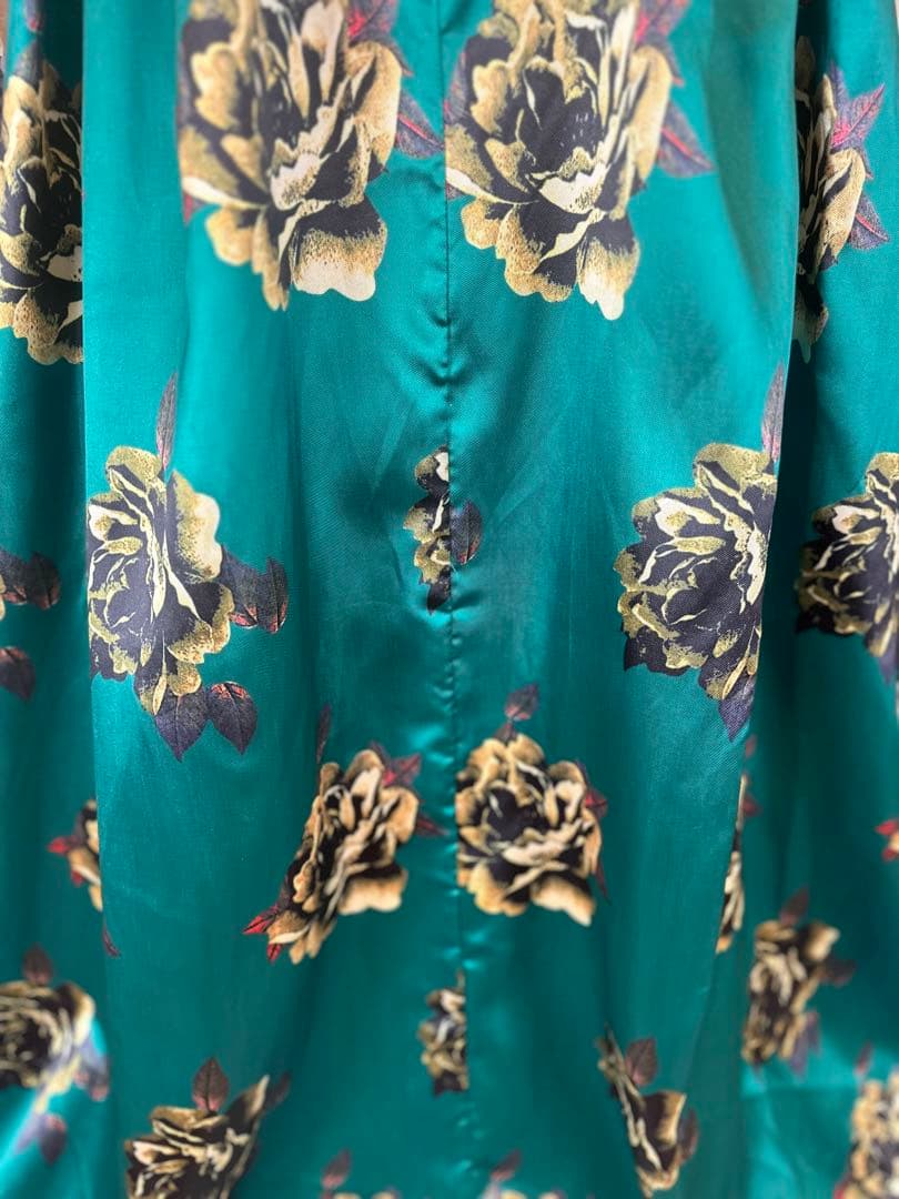 ターコイズ フラワープリント ハルターネック マキシドレス