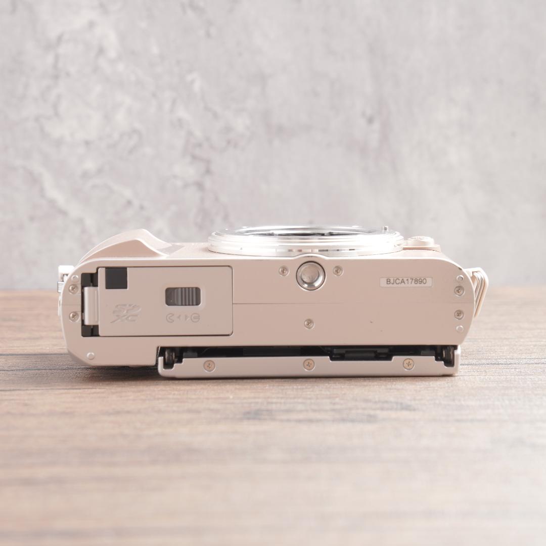 おまけなし！✨OLYMPUS PEN E-PL10　947-1