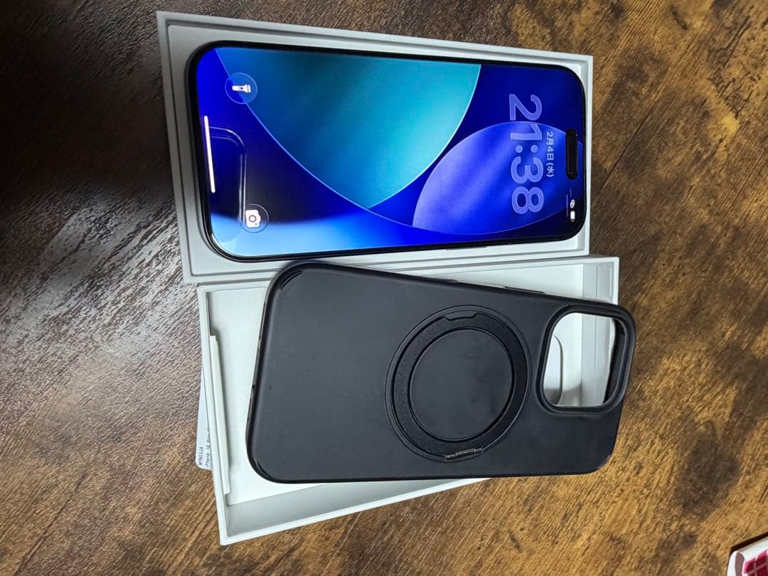 Apple iPhone 16 Pro スペースブラック ケース付き