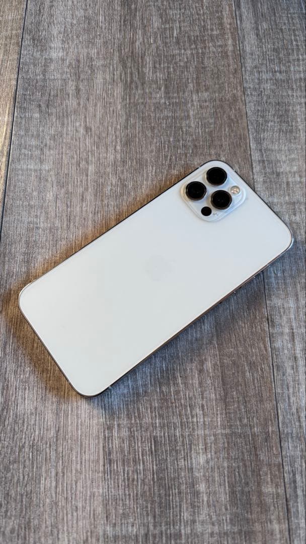 Apple iPhone 12 Pro ホワイト 本体　※画面に小さな傷あり