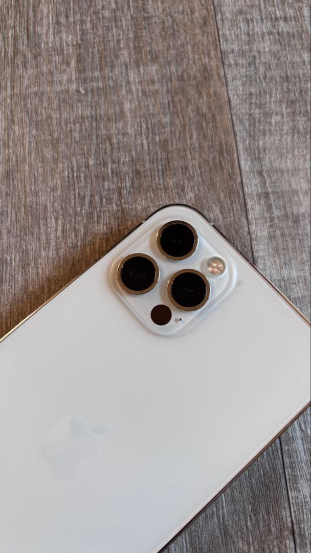 Apple iPhone 12 Pro ホワイト 本体　※画面に小さな傷あり