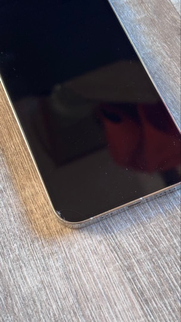 Apple iPhone 12 Pro ホワイト 本体　※画面に小さな傷あり