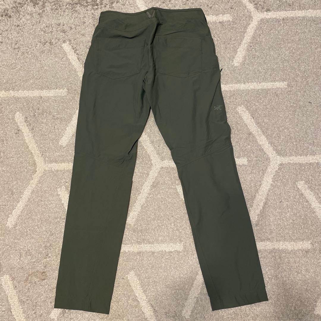 値下げ！ARC'TERYX レディースパンツ　オリーブグリーン サイズ4