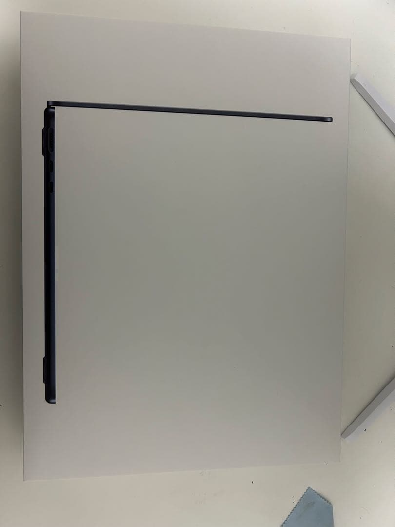 MacBook Air M2 13.6インチ（8GB / 256GB）ミッドナイ