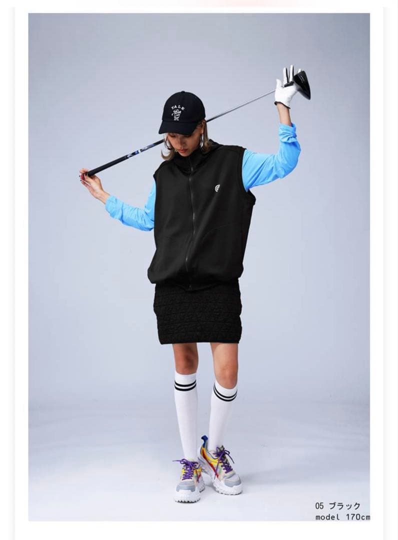 フード付きブラックベスト