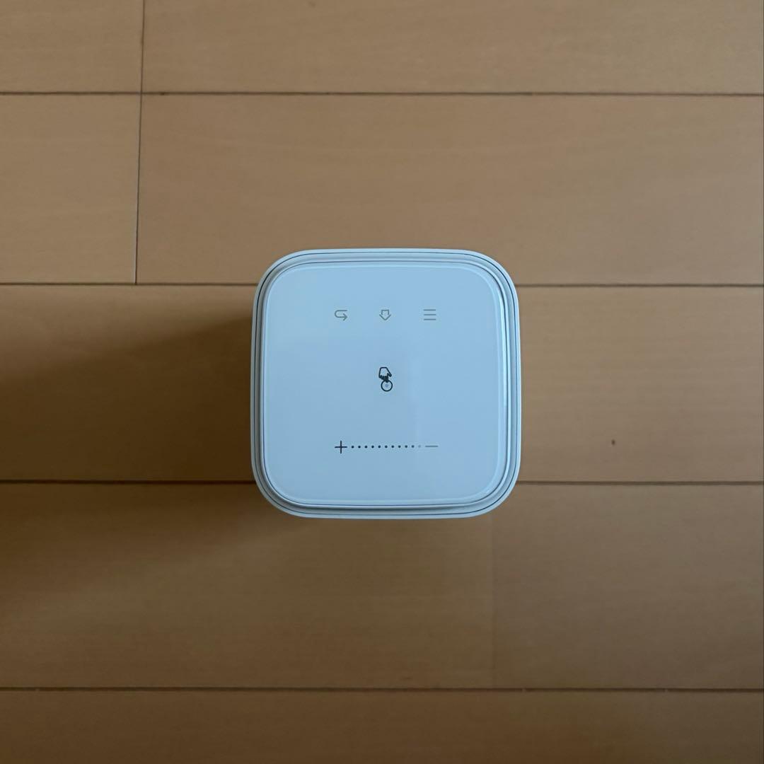 CINEMAGEmini シネマージュミニ ホワイト プロジェクター本体　三脚付