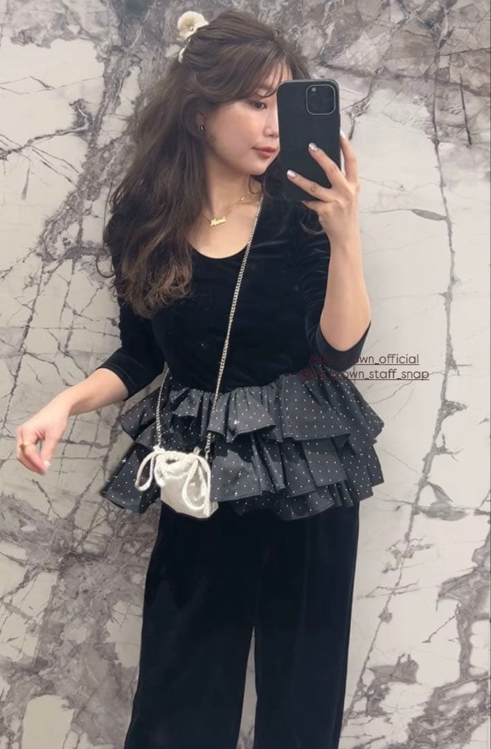 Lily brown ベロアペプラムフリルトップス