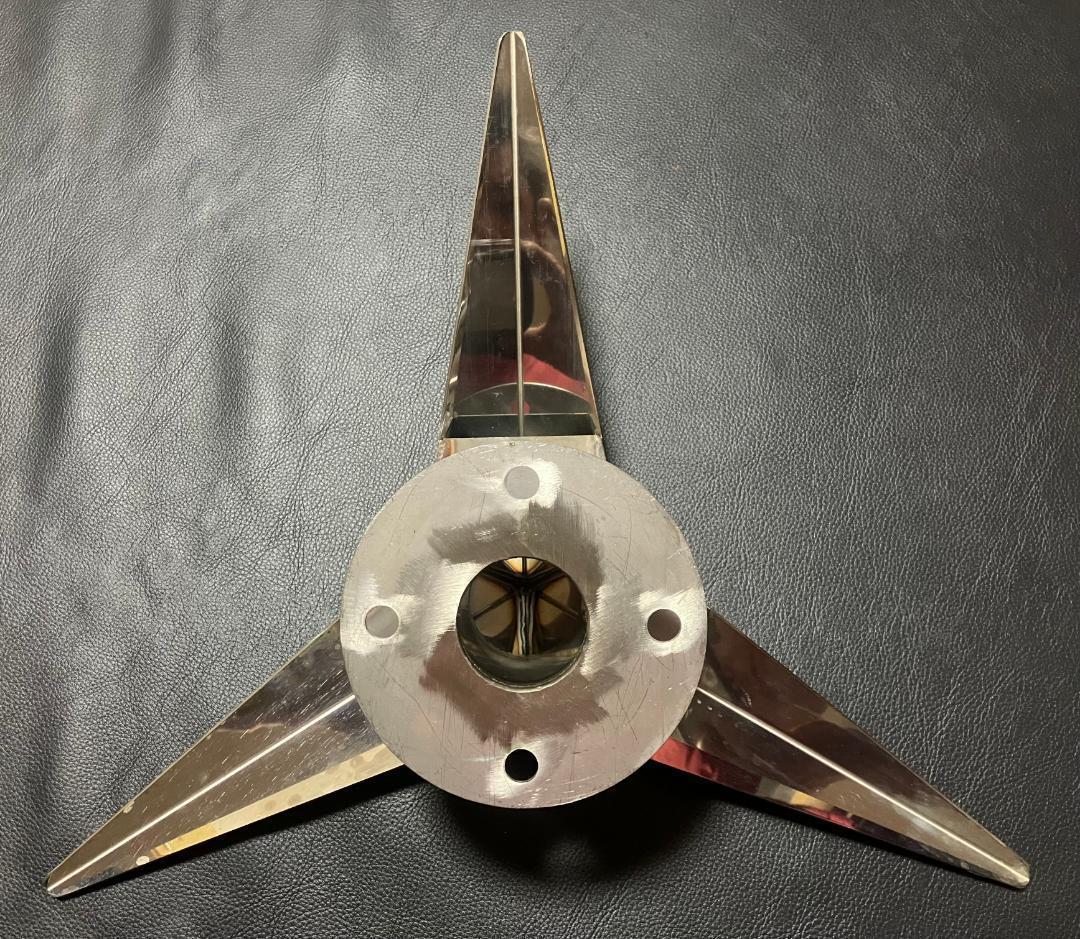 ウロコステンレス製 大型低床車用 19.5インチ ホイールうろこスピンナー 4個