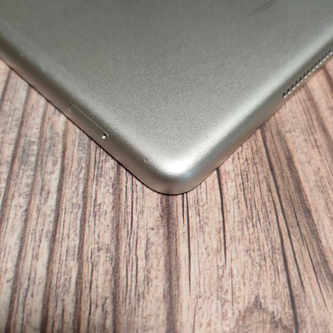 iPad 第6世代 32GB シルバー SIMフリー