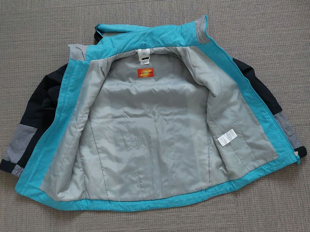 ☆超美品☆　DESCENTE　デサント　ジュニアスキーウェア　140サイズ