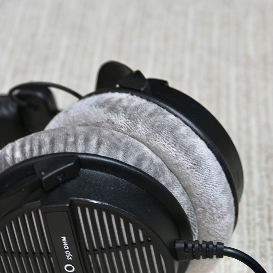\"バイブレーターす\" beyerdynamic - DT 990 PRO