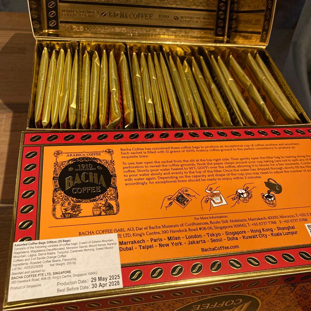 Bacha Coffee とお菓子のセット