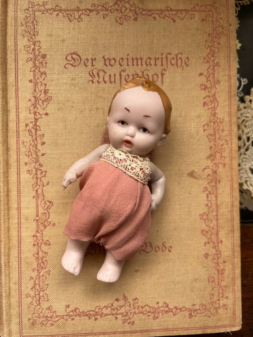 ヘルトヴィヒ　アンティークビスクドール