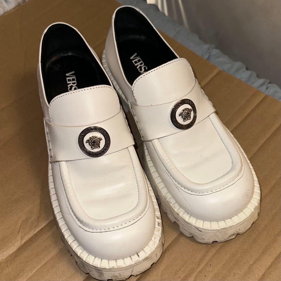 希少 versace ホワイト ローファー