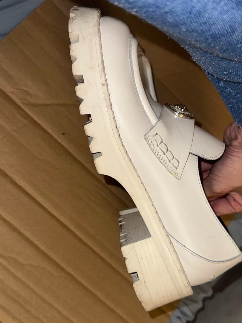 希少 versace ホワイト ローファー