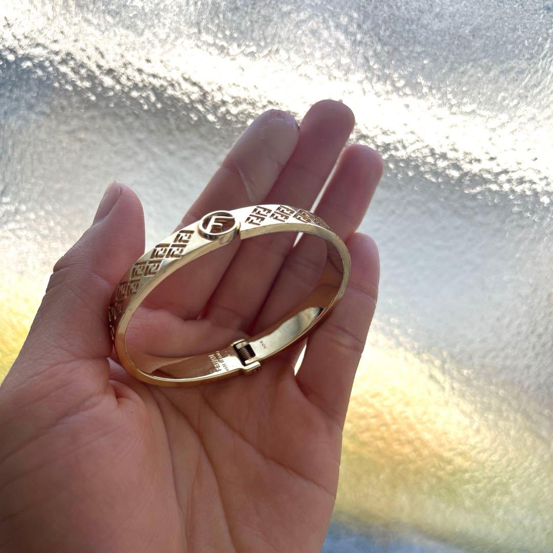 FENDI フェンディ　バングル