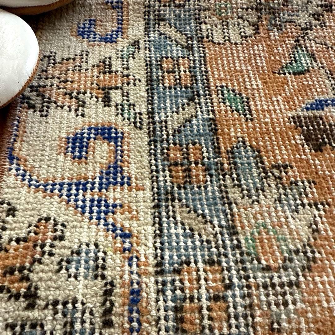 56×120ペールオレンジ　青い花　ボタニカル　トルコヴィンテージラグ