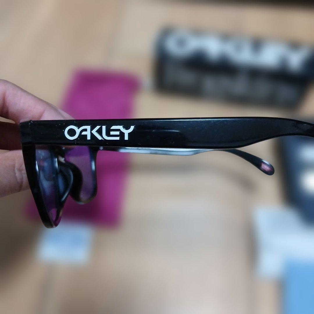 c*6様 Oakley Frogskins サングラス ブラック　替えレンズ付き