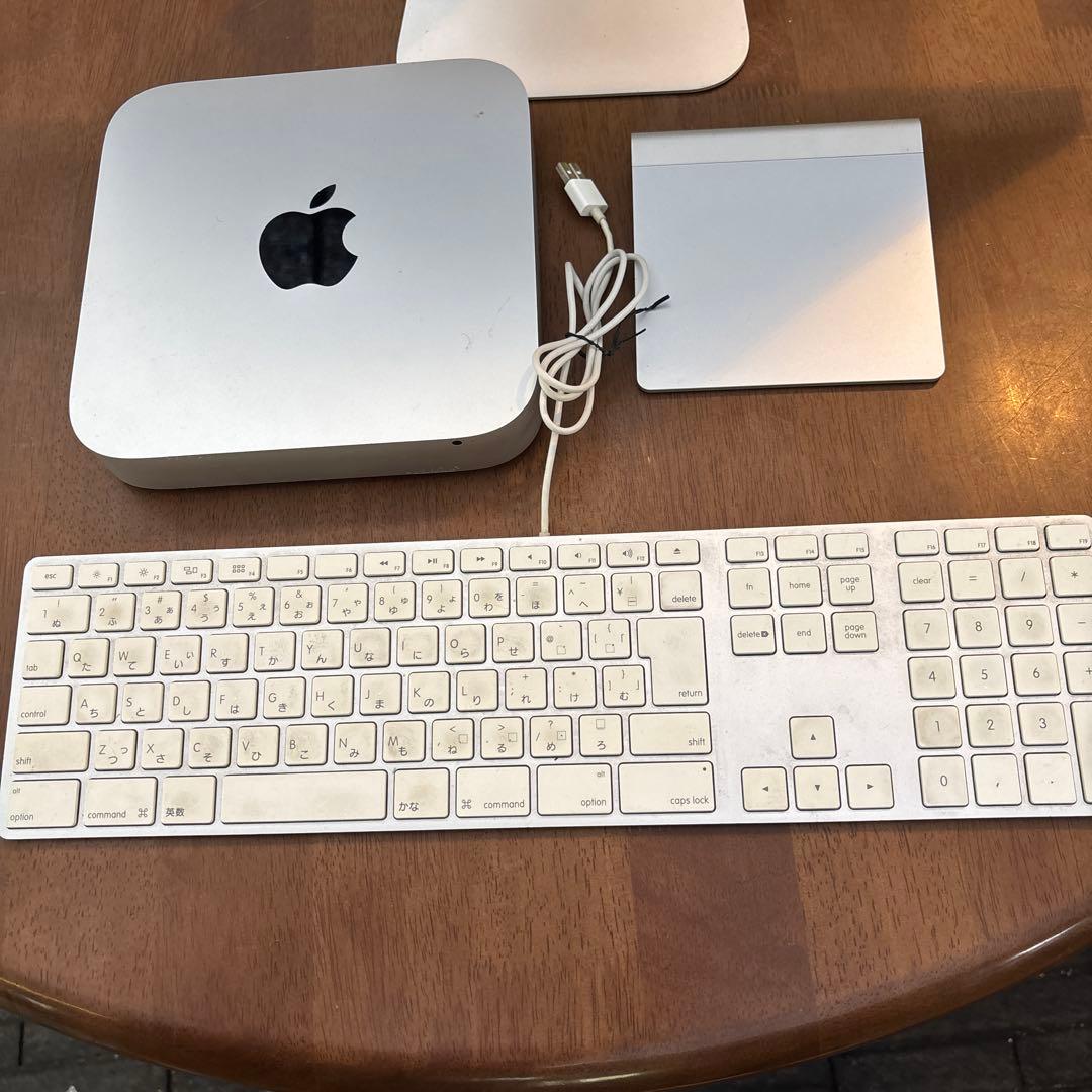 Mac mini 2012、キーボード、トラックパッド、24インチディスプレイ